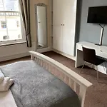 Hotel The Victoria *